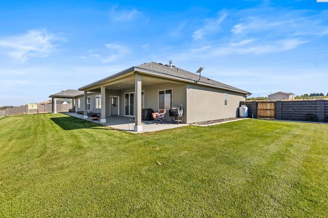 113 Columbia Bluff Lane, Pasco, WA 99301