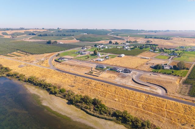 113 Columbia Bluff Lane, Pasco, WA 99301