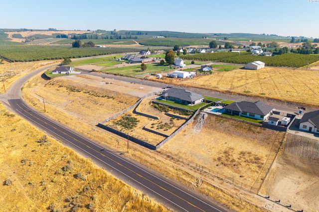 113 Columbia Bluff Lane, Pasco, WA 99301