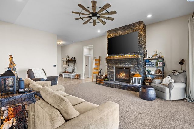 113 Columbia Bluff Lane, Pasco, WA 99301