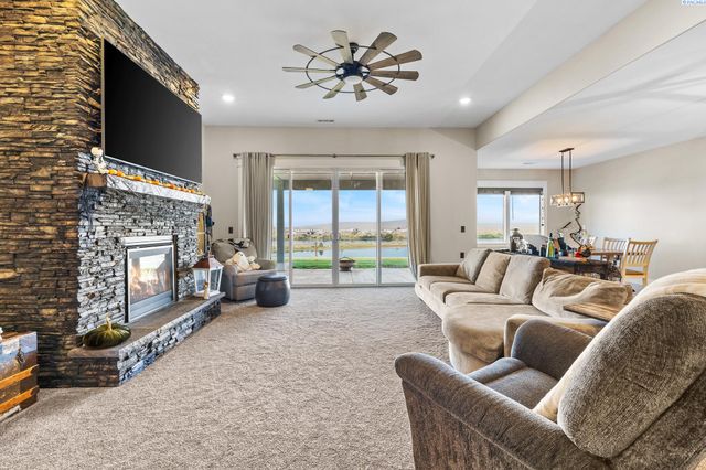 113 Columbia Bluff Lane, Pasco, WA 99301