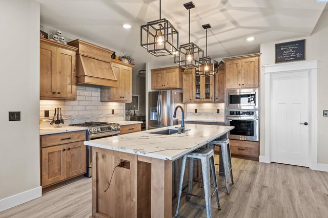 113 Columbia Bluff Lane, Pasco, WA 99301