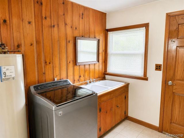2111 W 14 Mile Road, Royal Oak, MI 48073
