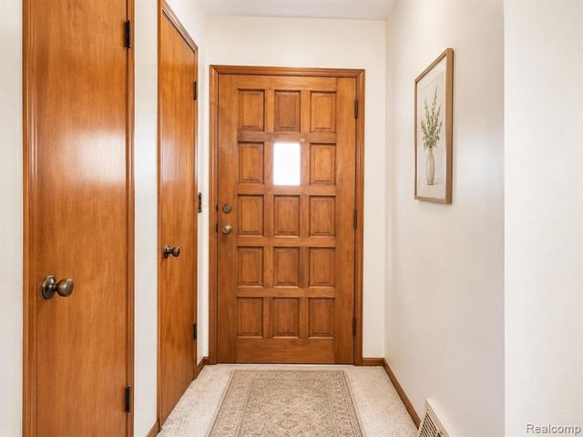 2111 W 14 Mile Road, Royal Oak, MI 48073