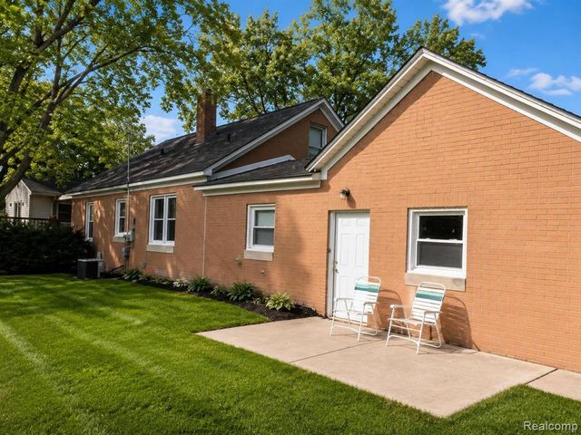 2111 W 14 Mile Road, Royal Oak, MI 48073