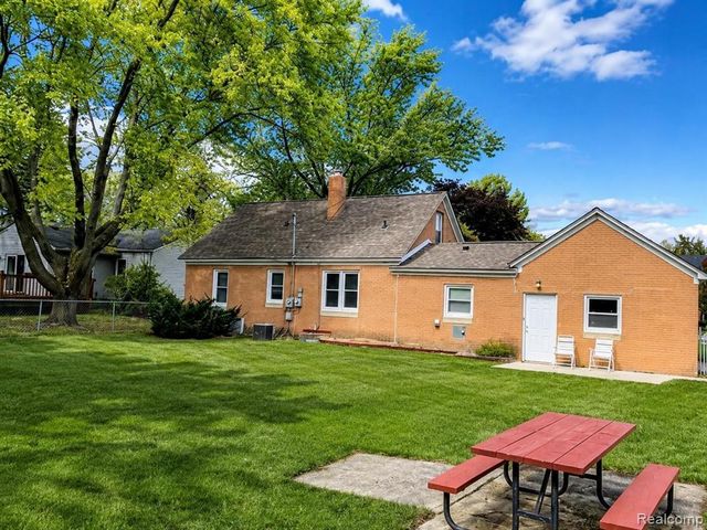 2111 W 14 Mile Road, Royal Oak, MI 48073