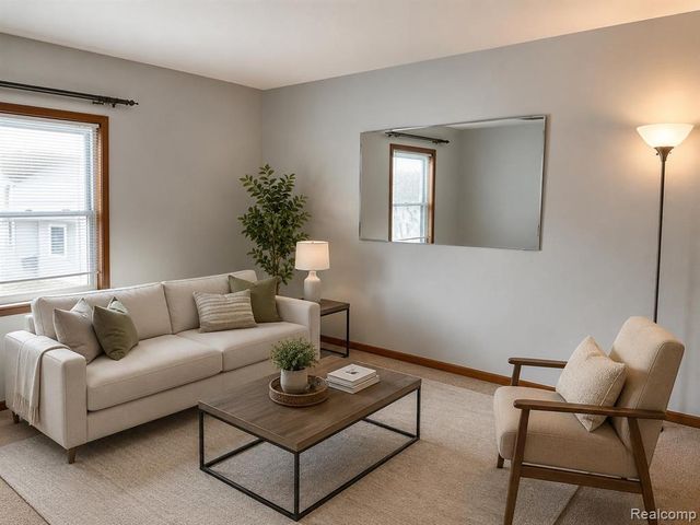 2111 W 14 Mile Road, Royal Oak, MI 48073