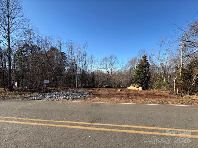 1074 Mountain Crest Drive, Kings Mountain, NC 28086