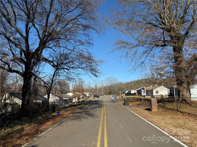 1074 Mountain Crest Drive, Kings Mountain, NC 28086