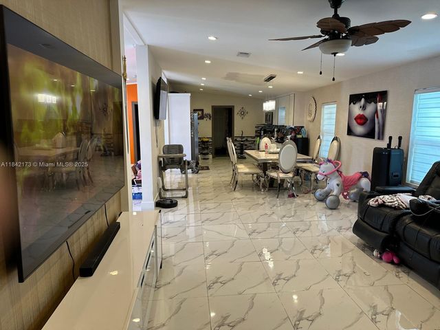 220 NE 12 Ave, Homestead, FL 33030