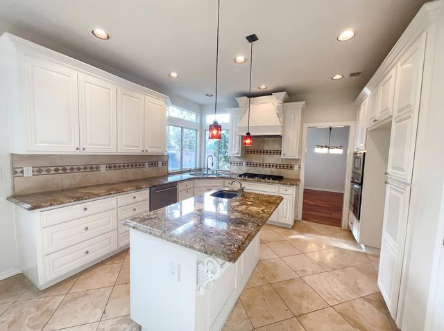 11950 Rising Sun Way, Gold River, CA 95670