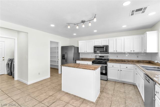 366 Penney View Court, North Las Vegas, NV 89032