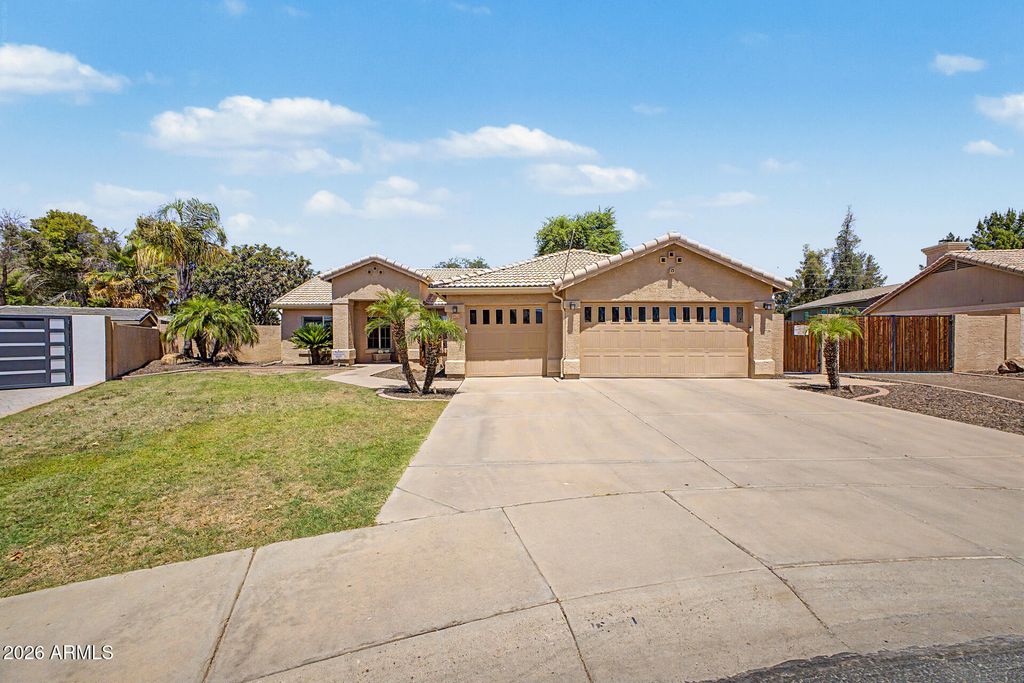 6844 W COLUMBINE Drive, Peoria, AZ 85381