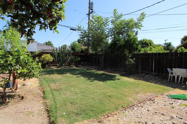 3907 E Acacia Avenue, Fresno, CA 93726