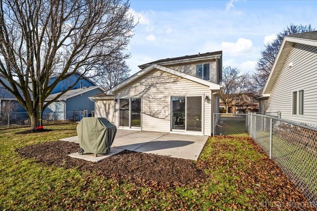 2465 Bristol Court, Aurora, IL 60504