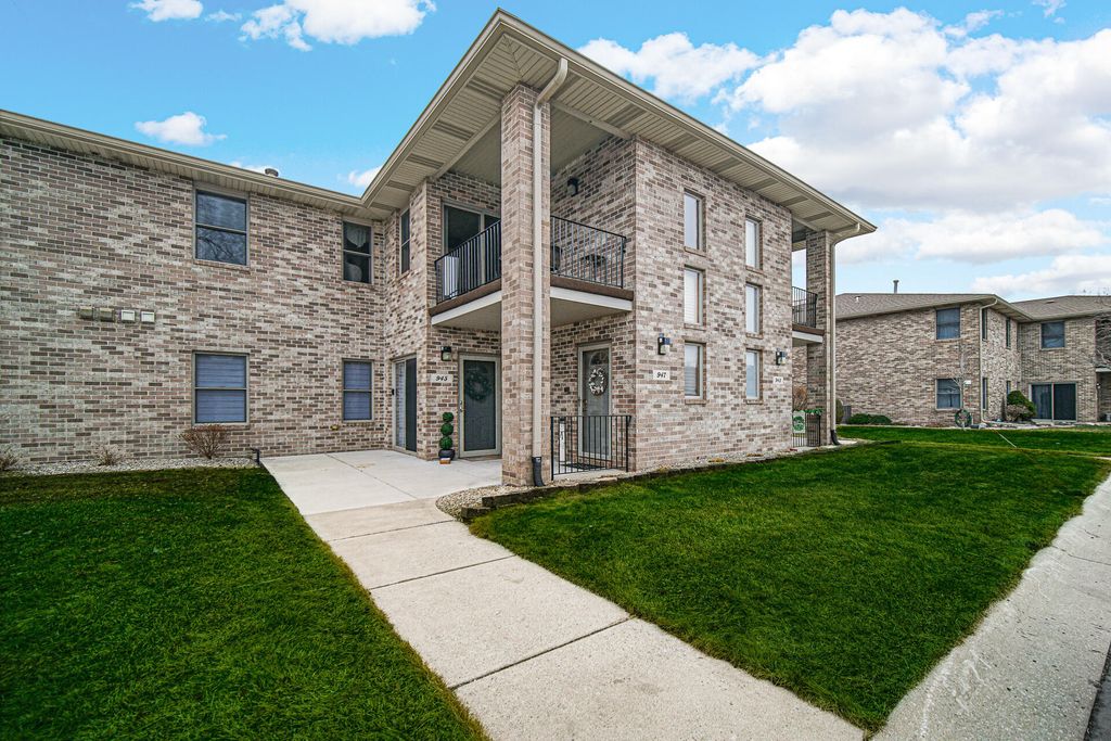 947 Oak Drive, Crown Point, IN 46307