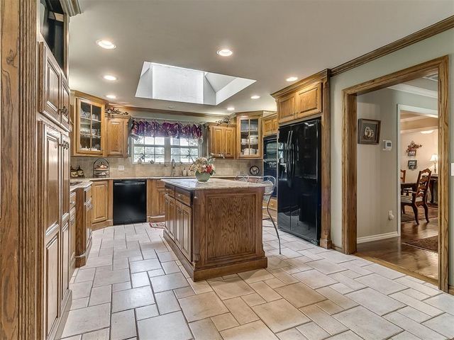 11050 Greenwood Drive, Piedmont, OK 73078