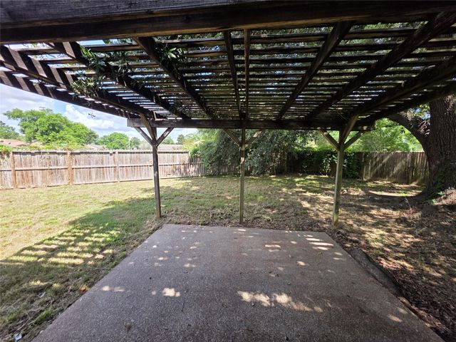 8607 Knoll Forest Drive, Humble, TX 77338