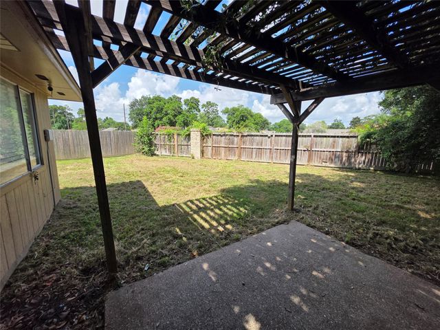 8607 Knoll Forest Drive, Humble, TX 77338