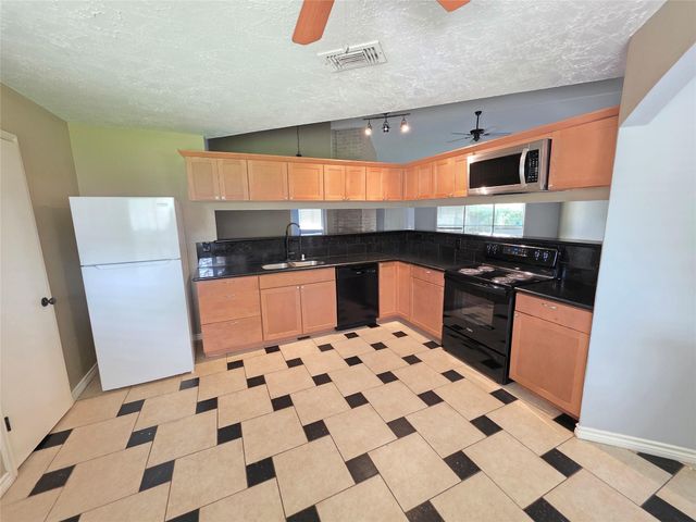 8607 Knoll Forest Drive, Humble, TX 77338