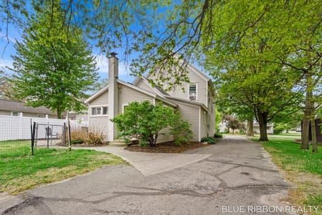 130 W Cherry Street, Wayland City, MI 49348