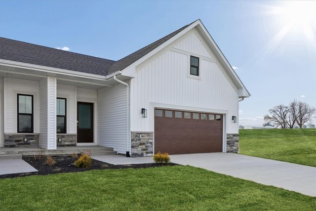 1015 Highland Trail, Solon, IA 52333