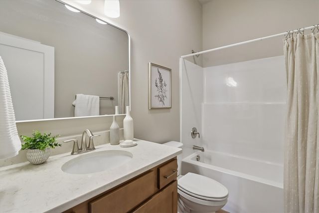 1015 Highland Trail, Solon, IA 52333