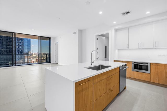 275 1ST AVE S 1608, St Petersburg, FL 33701