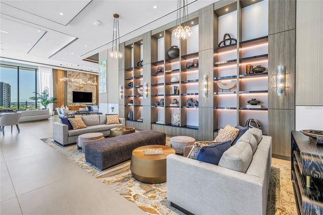 275 1ST AVE S 1608, St Petersburg, FL 33701