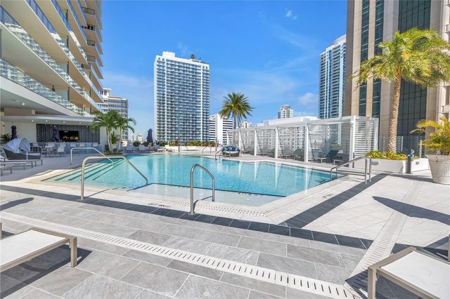 275 1ST AVE S 1608, St Petersburg, FL 33701