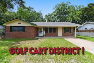 205 Walnut Drive, Ocean Springs, MS 39564