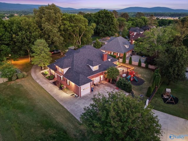 3000 Hampton Cove Way SE, Owens Cross Roads, AL 35763