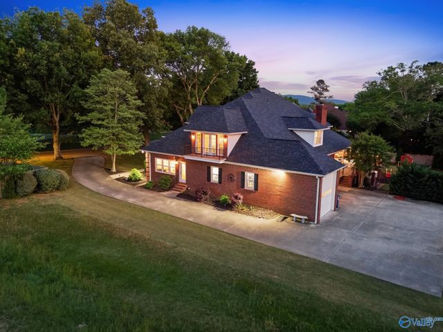 3000 Hampton Cove Way SE, Owens Cross Roads, AL 35763