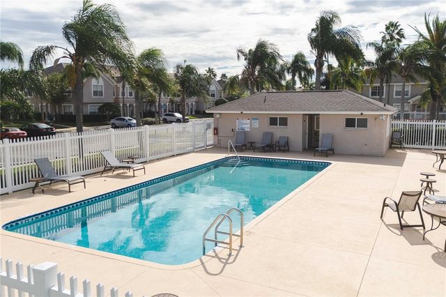 429 KENSINGTON LAKE CIRCLE, Brandon, FL 33511