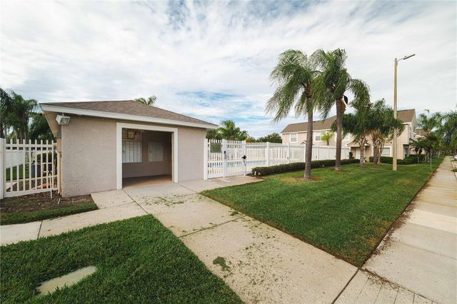 429 KENSINGTON LAKE CIRCLE, Brandon, FL 33511