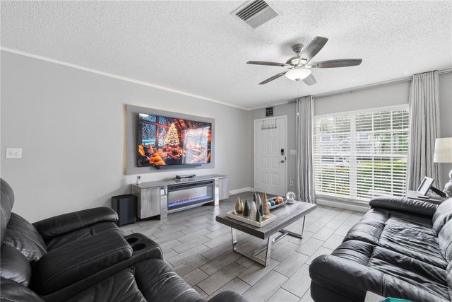 429 KENSINGTON LAKE CIRCLE, Brandon, FL 33511