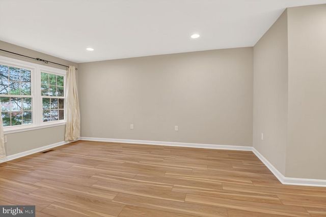 2874 SUTTON OAKS LN, Vienna, VA 22181