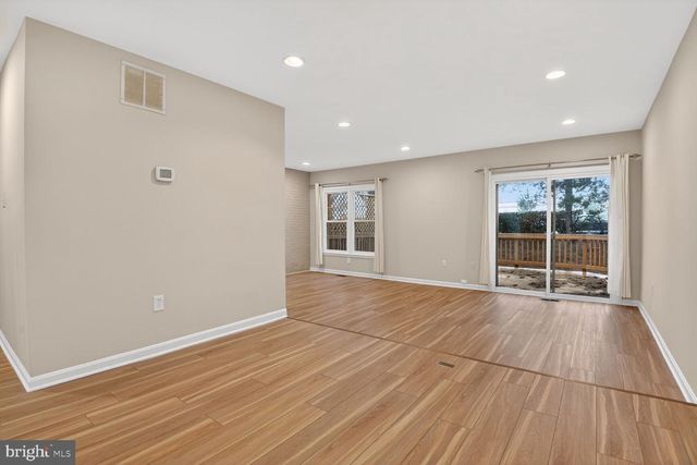 2874 SUTTON OAKS LN, Vienna, VA 22181