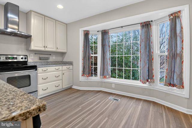 2874 SUTTON OAKS LN, Vienna, VA 22181