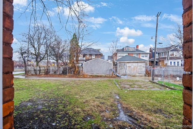 900 Hazelwood Street Lower, Detroit, MI 48202