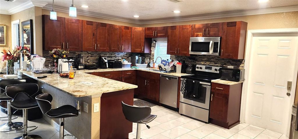 7707 SW 8th St 0, North Lauderdale, FL 33068