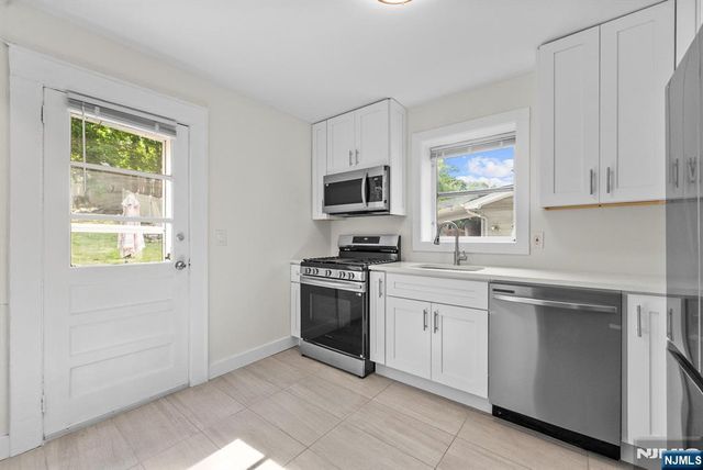 27 8th Street, Ridgefield Park, NJ 07660
