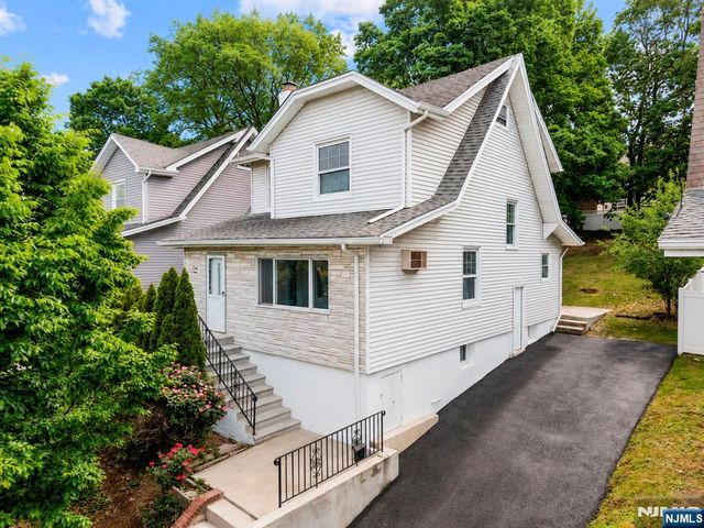 27 8th Street, Ridgefield Park, NJ 07660