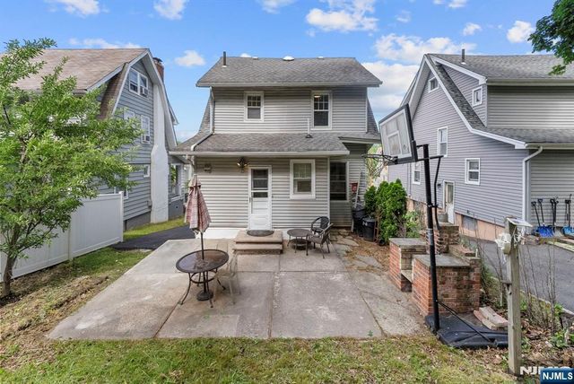 27 8th Street, Ridgefield Park, NJ 07660