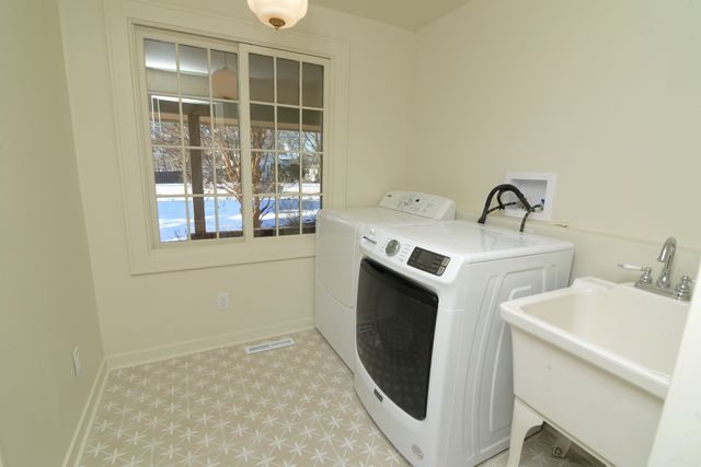 370 S Oriole Trail, Crystal Lake, IL 60014