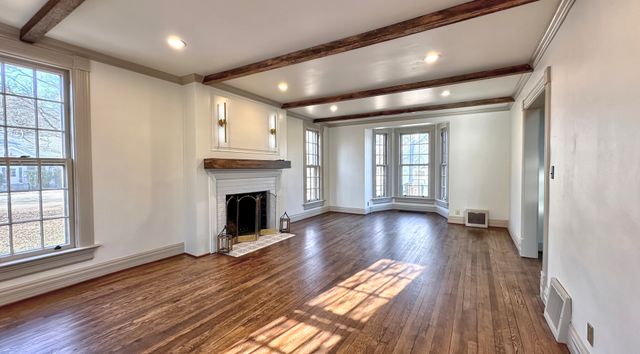 370 S Oriole Trail, Crystal Lake, IL 60014