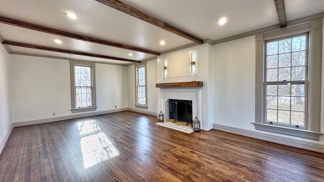 370 S Oriole Trail, Crystal Lake, IL 60014