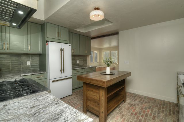 370 S Oriole Trail, Crystal Lake, IL 60014