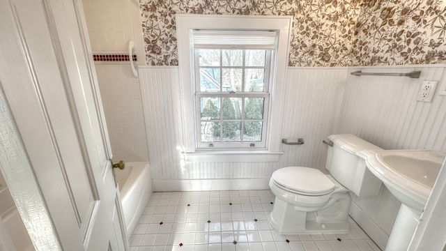 370 S Oriole Trail, Crystal Lake, IL 60014