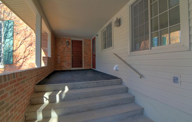 370 S Oriole Trail, Crystal Lake, IL 60014